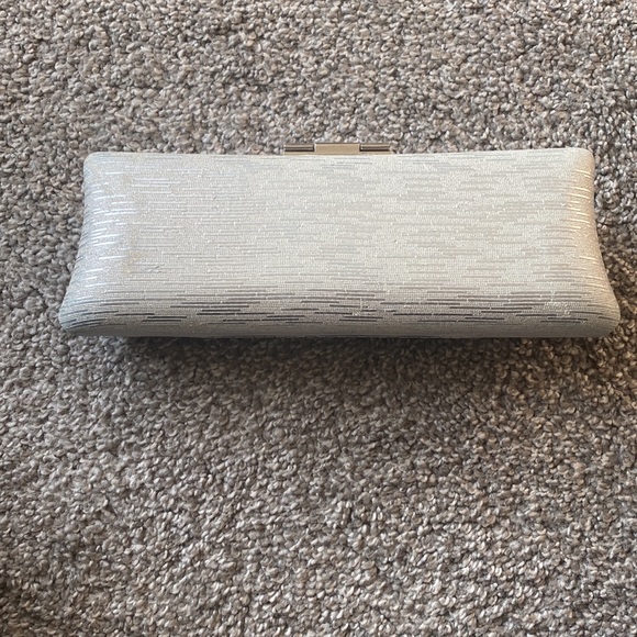 Silver clutch - Picture 2 of 4